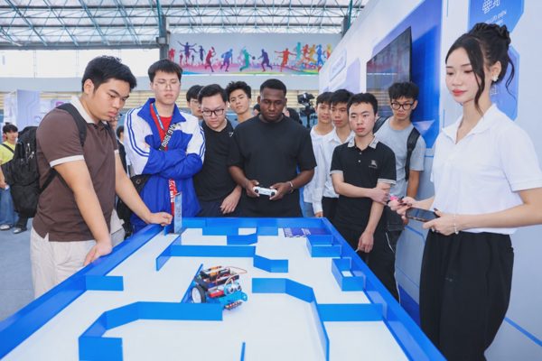Hơn 1.000 sinh viên Hà Nội tham gia Samsung Innovation Campus - SIC Tech Day 2026