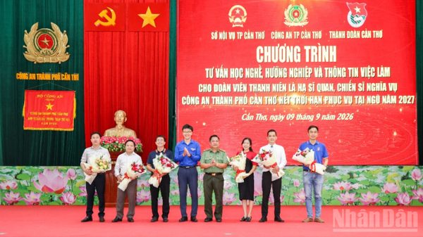 Hơn 1.100 chiến sĩ nghĩa vụ Công an thành phố Cần Thơ được tư vấn học nghề, hướng nghiệp và việc làm