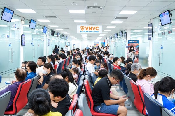 Hơn 100.000 trẻ được tiêm vắc xin tay chân miệng tại VNVC sau hơn 2 tuần