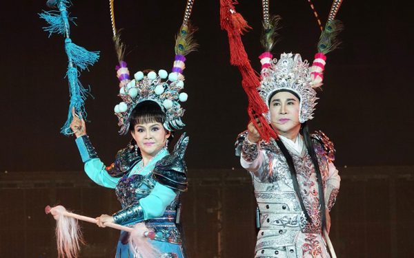 Hơn 100 diễn viên tham gia live show Kim Tử Long; Khai trương Quán nhà Haha trên VTV3