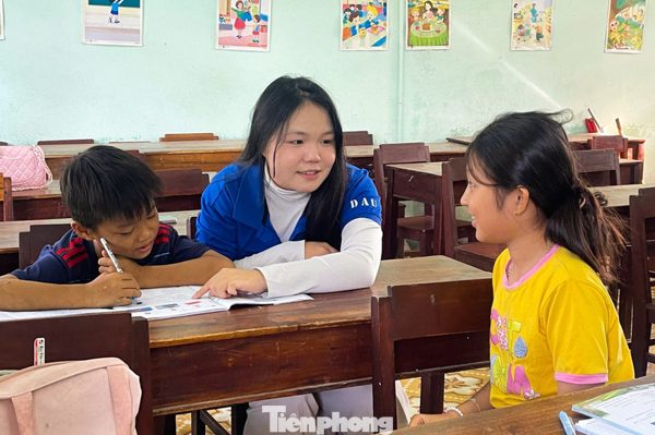 Hơn 100 lớp tiếng Anh miễn phí cho học sinh vùng khó