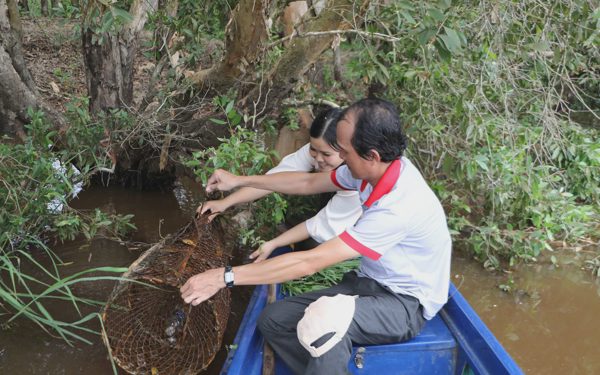 Hơn 100 người dân vùng đệm Vườn quốc gia Tràm Chim tập làm du lịch trải nghiệm