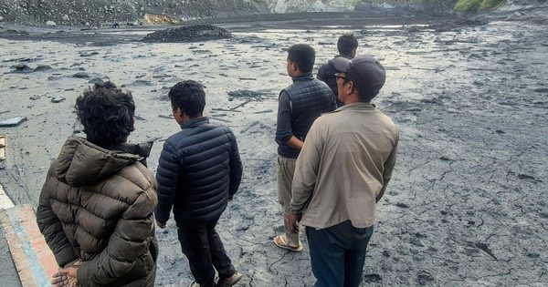 Hơn 100 người nước ngoài bị mắc kẹt do lũ quét ở Nepal