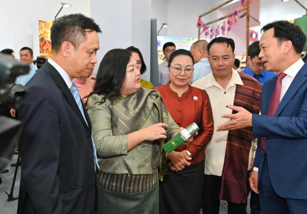 Hơn 100 sản phẩm đặc trưng Việt Nam và Lào hội tụ tại Hà Nội