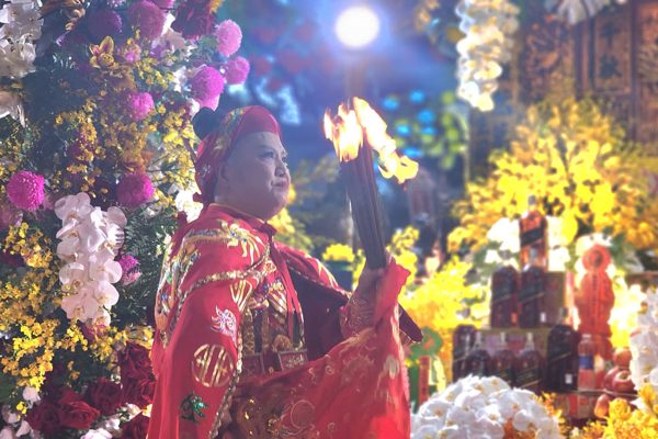 Hơn 1000 đoàn và thanh đồng hầu Thánh ở Kiếp Bạc