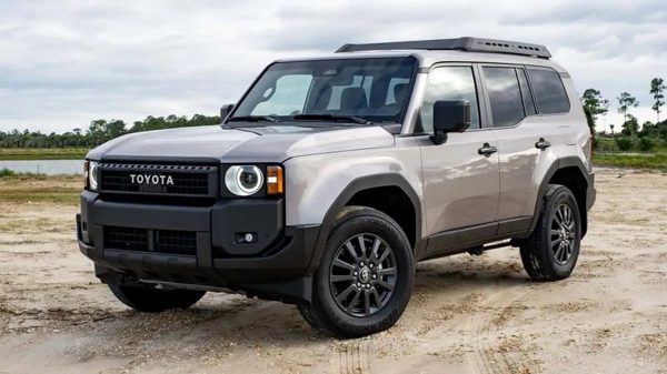 Hơn 105.000 xe Land Cruiser Hybrid tại Mỹ có thể cháy do rò rỉ xăng