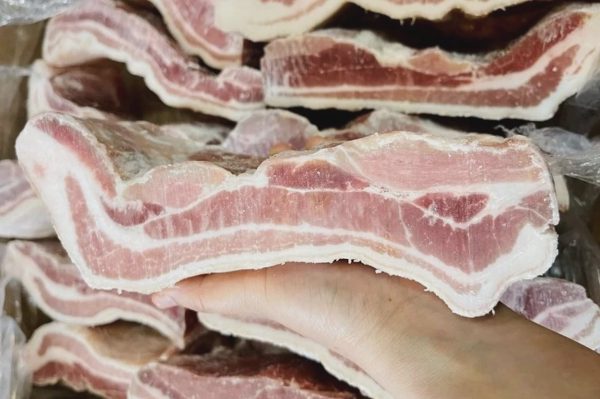 Hơn 124.000 tấn thịt lợn ngoại ồ ạt về Việt Nam, giá chỉ 45.000 đồng/kg