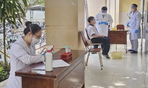 Hơn 2.000 học sinh, giáo viên trường có 4 ca não mô cầu được uống kháng sinh dự phòng