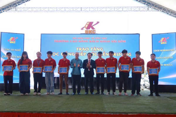 Hơn 2.000 tân sinh viên Bách khoa Sài Gòn bắt đầu hành trình khát vọng và hội nhập