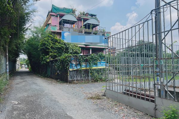 Hơn 200m2 đất bị rào lấn, hộ dân ở TPHCM 8 tháng cầu cứu chưa xong