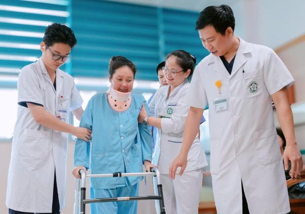 Hơn 3.800 lượt bệnh nhân quốc tế khám và điều trị tại Bệnh viện Bạch Mai