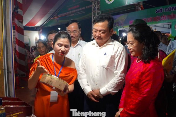 Hơn 300 gian hàng hội tụ tại hội chợ sản phẩm công nghiệp nông thôn miền Trung - Tây Nguyên