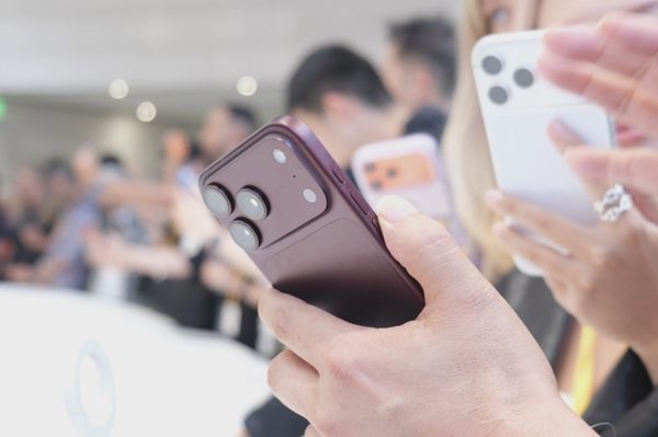 'Hơn 300 tỷ đồng đặt cọc dù iPhone 18 Pro không đột phá'