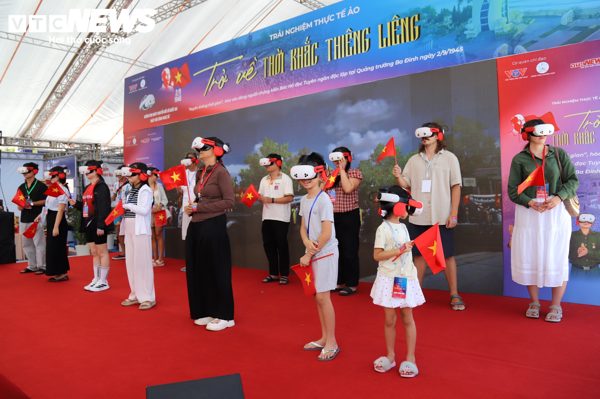 Hơn 4.300 người 'trở về thời khắc thiêng liêng' bằng công nghệ VR tại Nha Trang