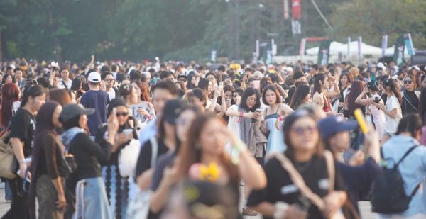 Hơn 40.000 người đổ về Mỹ Đình