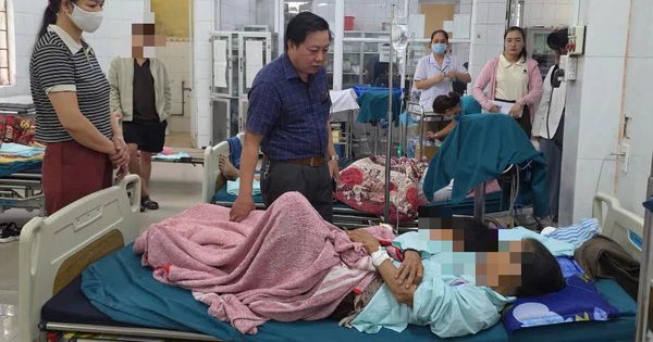 Hơn 40 người nghi ngộ độc sau ăn bánh mì của tiệm mới khai trương
