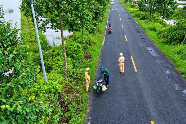 Hơn 400 ô tô bị phạt nguội do vượt đèn đỏ, chạy quá tốc độ ở An Giang