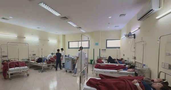 Hơn 50 người thuộc công ty dệt may cấp cứu ở Bệnh viện Trung ương Huế