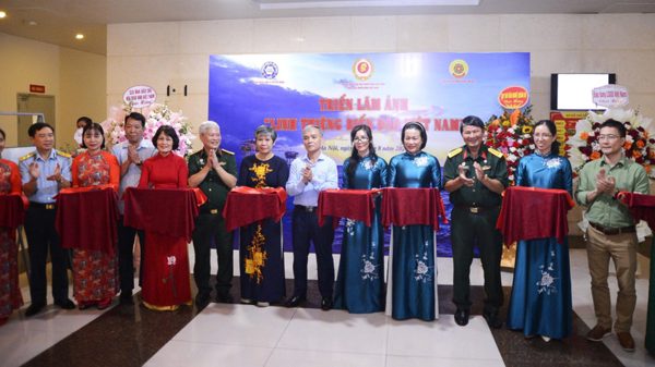 Hơn 50 tác phẩm ảnh kể chuyện biển đảo Việt Nam
