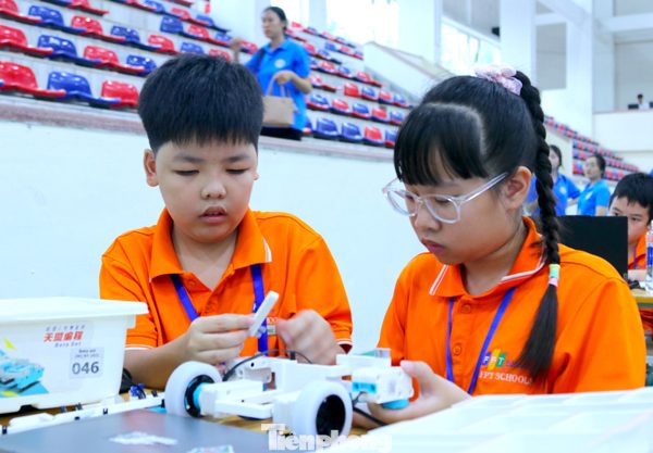 Hơn 500 học sinh miền Trung tranh tài tại Cuộc thi Sáng tạo Robotics toàn quốc lần thứ VI