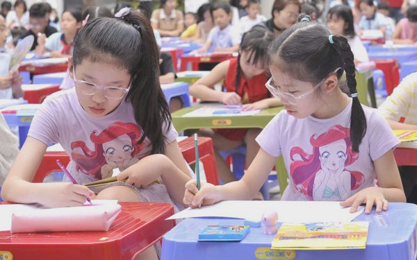 Hơn 600 'họa sĩ nhí' vẽ ước mơ tại cuộc thi tranh dành cho học sinh tiểu học