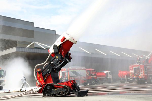 Hơn 600 người diễn tập cứu nhà máy ô tô ở Quảng Ninh khỏi biển lửa