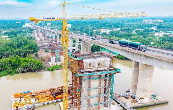 Hơn 70 mũi thi công gấp rút mở rộng cao tốc Thành phố Hồ Chí Minh-Long Thành