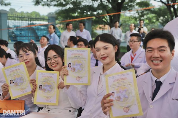 Hơn 800 bác sĩ trẻ trưởng thành từ chương trình đặc biệt của TPHCM