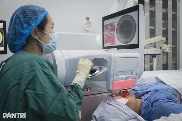 Hơn một nửa trẻ em ở Hà Nội, TPHCM bị tật khúc xạ