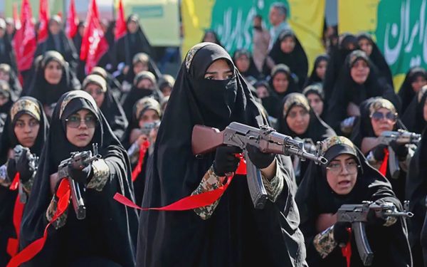 Hơn nửa triệu người đăng ký tình nguyện 'sẵn sàng hy sinh vì Iran'