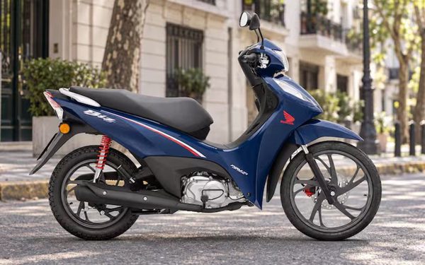 Honda có xe số lạ đời: Dáng như Wave, phanh bằng hai tay như xe ga