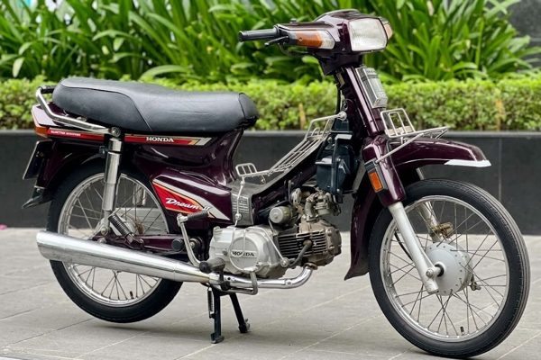 Honda Dream Thái 24 năm tuổi giá gần 140 triệu ở Hà Nội