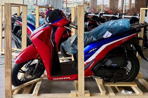 Honda SH150i bản giới hạn HRC về đại lý, giá từ 250 triệu đồng