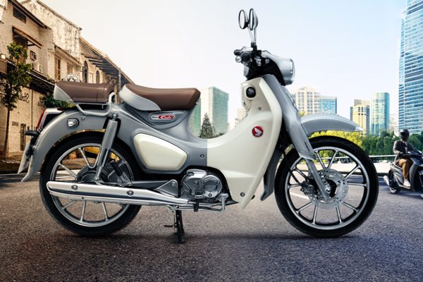 Honda Super Cub đời mới chốt giá gần 90 triệu đồng