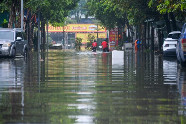 Họp rút kinh nghiệm sau trận mưa lớn khiến nhiều nơi ở Hà Nội ngập sâu
