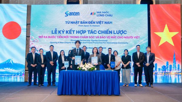 Hợp tác mang giải pháp chăm sóc mắt toàn diện cho người Việt