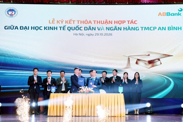 Hợp tác nhà trường và doanh nghiệp, gắn kết đào tạo với thực tiễn, nghiên cứu với ứng dụng