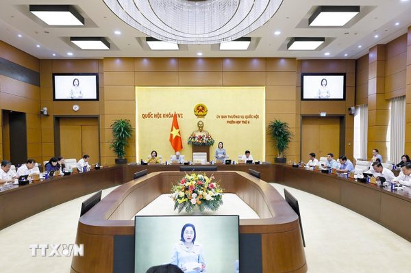 Họp Ủy ban Thường vụ Quốc hội: Đề xuất áp dụng giá bán lẻ điện theo khung giờ