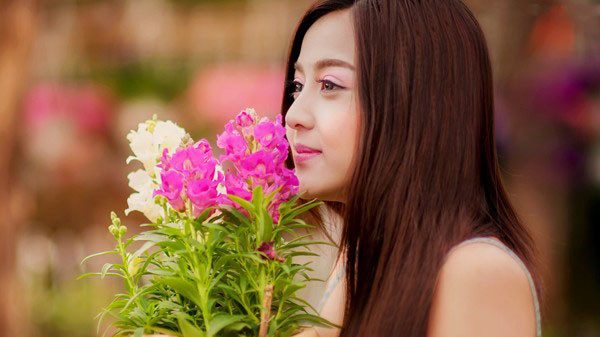 Hot girl Gia Lai hóa cô gái làm vườn đón Tết