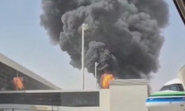 Houthi cảnh báo hành khách tránh xa các sân bay Arab Saudi