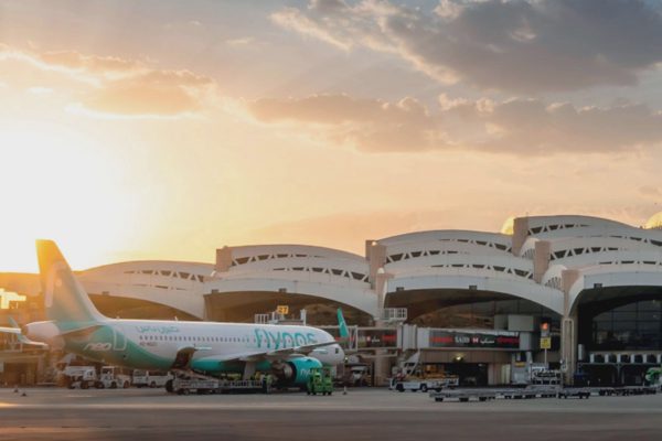 Houthi cảnh báo tránh các sân bay Ả rập Xê út  sau cuộc tấn công quy mô lớn