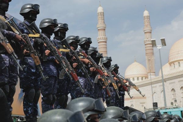 Houthi điều quân tới loạt cao điểm chiến lược, siết chặt "yết hầu" biển Đỏ