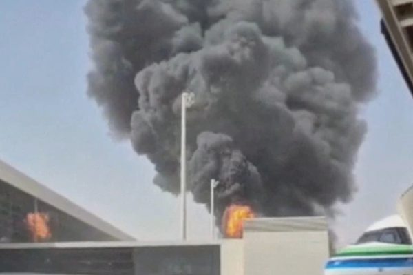 Houthi tấn công dồn dập, Ả rập Xê út tập hợp đồng minh đáp trả