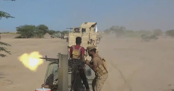 Houthi tấn công sân bay Aden, xung đột leo thang tại Yemen