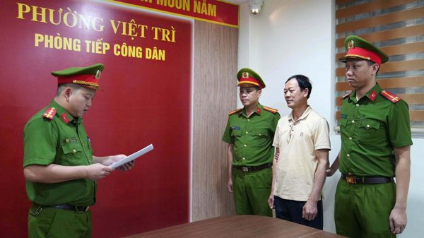 Hứa hối lộ Bí thư, Chủ tịch xã đổi 9 giấy phép khai thác đất trái phép