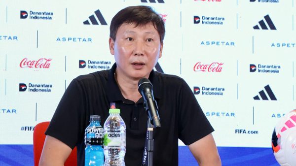 Huấn luyện viên Kim Sang Sik nhận trách nhiệm sau thất bại trước Malaysia