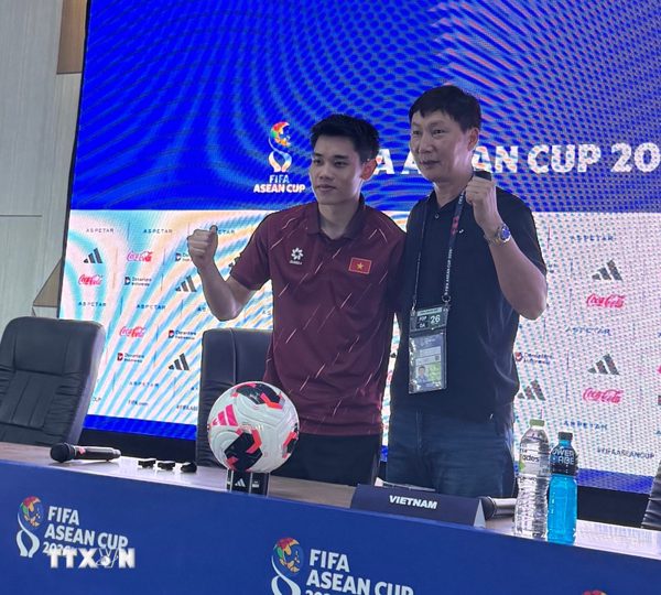 Huấn luyện viên Kim Sang Sik nối dài kỷ lục bất bại cùng đội tuyển Việt Nam