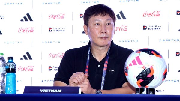 Huấn luyện viên Kim Sang Sik tiếc nuối khi đội tuyển Việt Nam không thể ghi bàn
