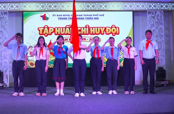Huế bồi dưỡng kỹ năng chỉ huy Đội cho học sinh THCS