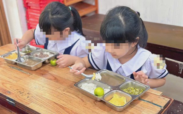 Huế cấm cắt xén, trục lợi từ bữa ăn của học sinh